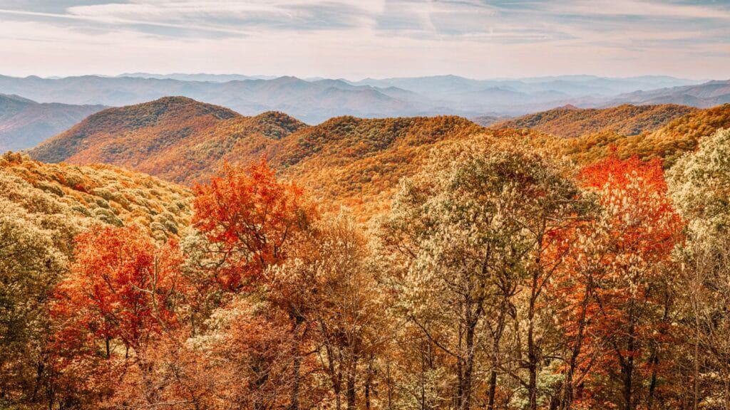 12 travel destinations in september in the u.s. great smoky mountains tennessee or n. carolina © weidman photography shutterstock 2425949619
