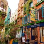 Uncover the Hidden Gems: Exploring London's Art Scene on a Guided Tour